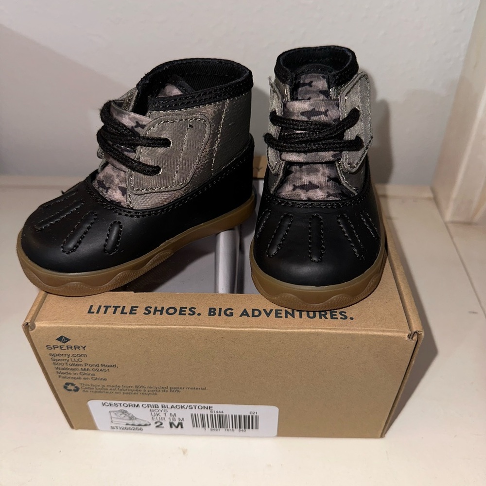 Baby shoes, Size 2c, Gray/Black.